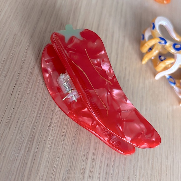 FREE GWP $50+ Cute Hair Claw Clips - Picture 8 of 8